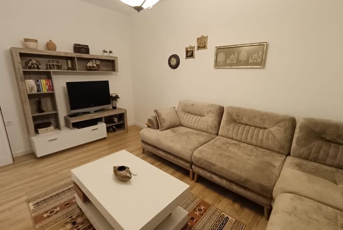 Shtepi me qera Apartament ne Tirane, 3+1, Mobilimi E mobiluar, Pagesa 600  Euro.