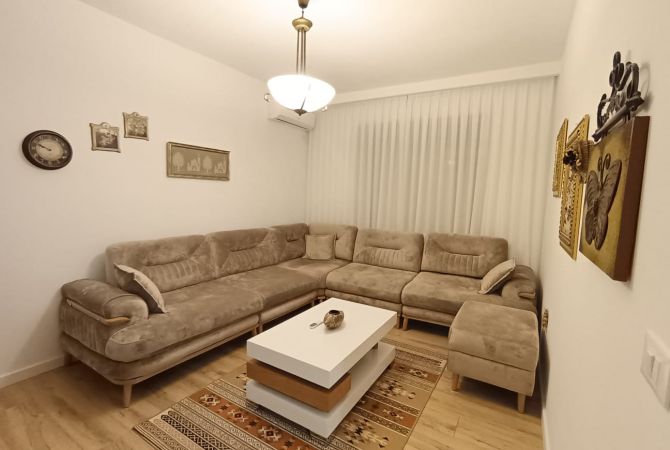 Shtepi me qera Apartament ne Tirane, 3+1, Mobilimi E mobiluar, Pagesa 600  Euro.