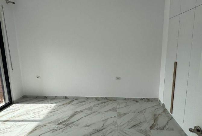 Shtepi me qera Apartament ne Tirane, 1+1, Mobilimi Pjeserisht e mobiluar, Pagesa 400  Euro.