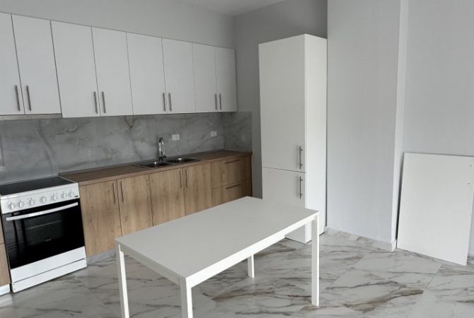 Shtepi me qera Apartament ne Tirane, 1+1, Mobilimi Pjeserisht e mobiluar, Pagesa 400  Euro.