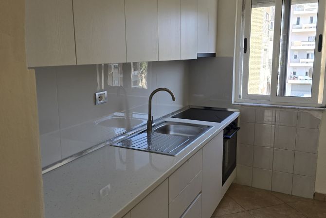 Shtepi me qera Apartament ne Tirane, 2+1, Mobilimi Pjeserisht e mobiluar, Pagesa 500  Euro.