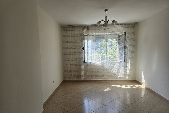 Shtepi me qera Apartament ne Tirane, 2+1, Mobilimi Pjeserisht e mobiluar, Pagesa 500  Euro.
