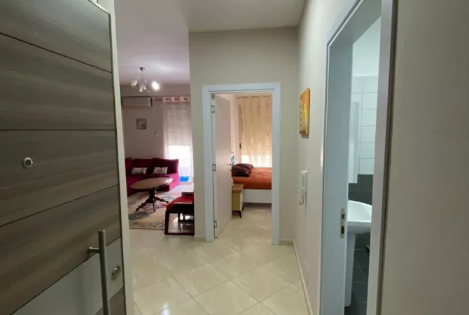 Shtepi me qera Apartament ne Tirane, 2+1, Mobilimi E mobiluar, Pagesa 500  Euro.
