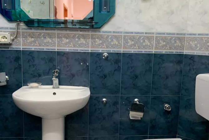 Shtepi me qera Apartament ne Tirane, 2+1, Mobilimi E mobiluar, Pagesa 550  Euro.