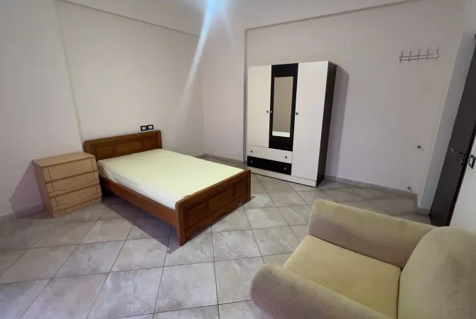 Shtepi me qera Apartament ne Tirane, 2+1, Mobilimi E mobiluar, Pagesa 45,000  Leke.