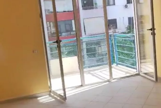 Shtepi me qera Apartament ne Tirane, 2+1, Mobilimi Bosh, pa mobiluar, Pagesa 35,000  Leke.