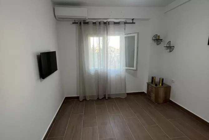 Shtepi me qera Apartament ne Tirane, 1+1, Mobilimi E mobiluar, Pagesa 500  Euro.