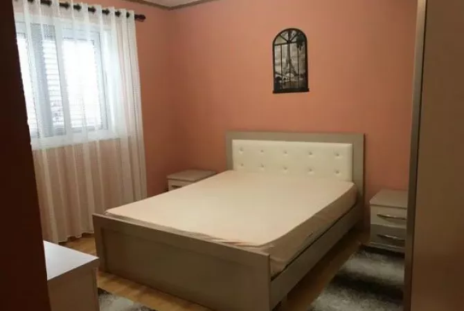 Shtepi me qera 1+1 ne Tirane - 42,000 Leke