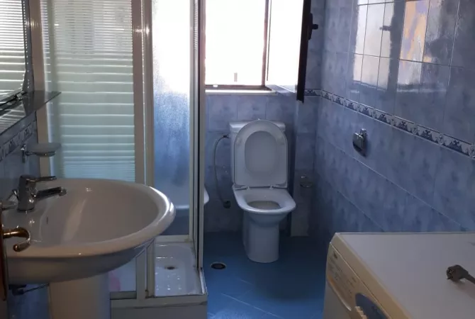 Shtepi me qera Apartament ne Tirane, 1+1, Mobilimi E mobiluar, Pagesa 550  Euro.