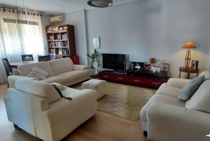 Shtepi me qera Apartament ne Tirane, 2+1, Mobilimi E mobiluar, Pagesa 600  Euro.