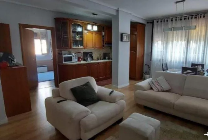 Shtepi me qera Apartament ne Tirane, 2+1, Mobilimi E mobiluar, Pagesa 600  Euro.