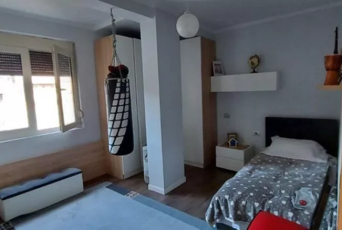 Shtepi me qera Apartament ne Tirane, 2+1, Mobilimi E mobiluar, Pagesa 600  Euro.