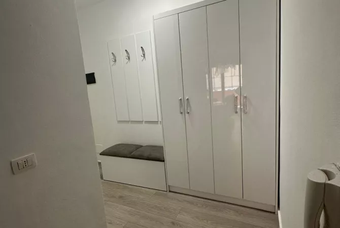 Shtepi me qera Apartament ne Tirane, 2+1, Mobilimi E mobiluar, Pagesa 60,000  Leke.