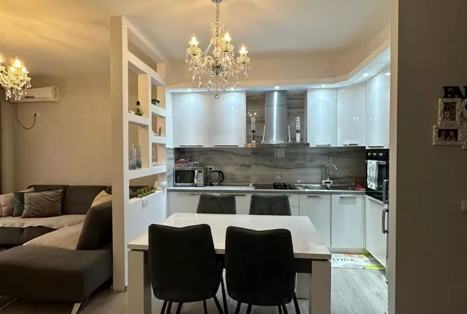 Shtepi me qera Apartament ne Tirane, 2+1, Mobilimi E mobiluar, Pagesa 60,000  Leke.