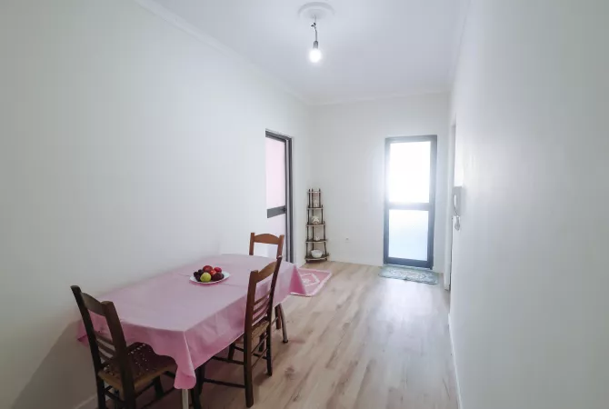 Shtepi ne shitje Apartament ne Durres, 1+1, Mobilimi E mobiluar, Pagesa 58,000  Euro.