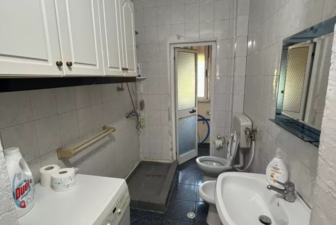 Shtepi me qera Apartament ne Tirane, 1+1, Mobilimi E mobiluar, Pagesa 40,000  Leke.