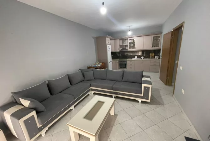 Shtepi me qera Apartament ne Tirane, 2+1, Mobilimi E mobiluar, Pagesa 450  Euro.