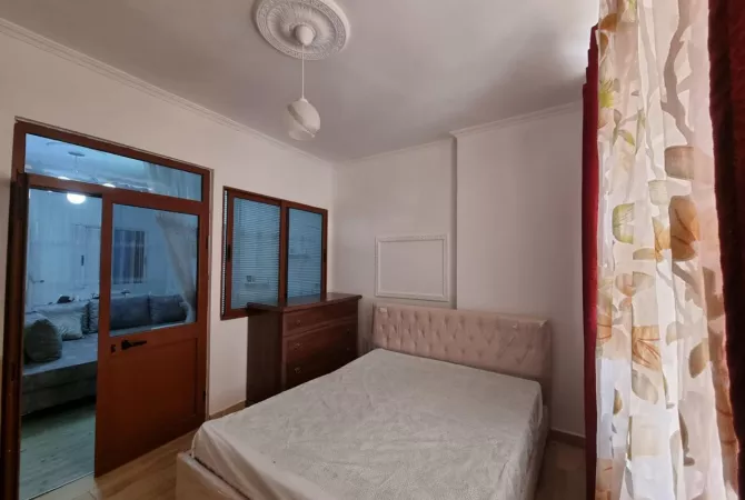 Shtepi me qera Apartament ne Tirane, 2+1, Mobilimi E mobiluar, Pagesa 450  Euro.
