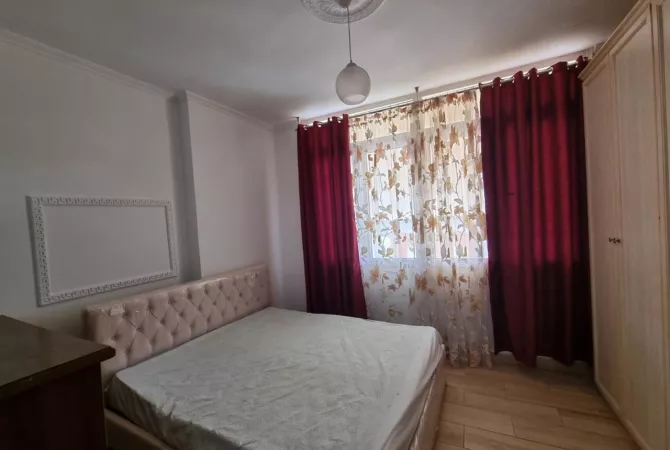 Shtepi me qera Apartament ne Tirane, 2+1, Mobilimi E mobiluar, Pagesa 450  Euro.