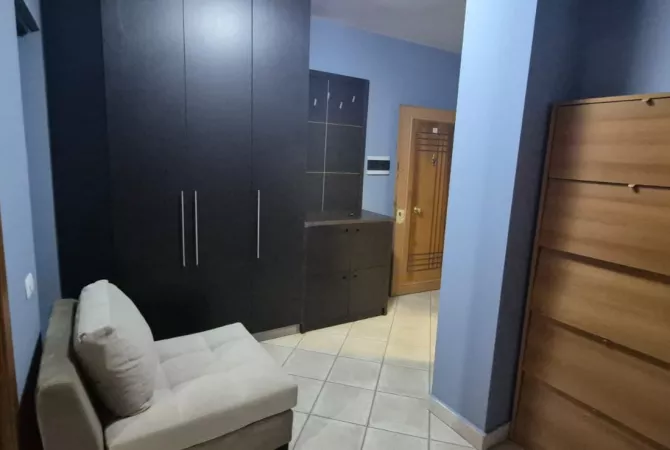 Shtepi me qera Apartament ne Tirane, 2+1, Mobilimi E mobiluar, Pagesa 65,000  Leke.