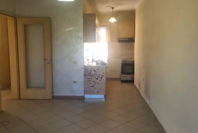 Shtepi ne shitje Apartament ne Tirane, 1+1, Mobilimi Bosh, pa mobiluar, Pagesa 110,000  Euro.