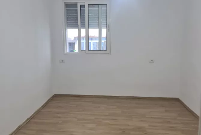 Shtepi ne shitje Apartament ne Tirane, 2+1, Mobilimi Bosh, pa mobiluar, Pagesa 155,000  Euro.