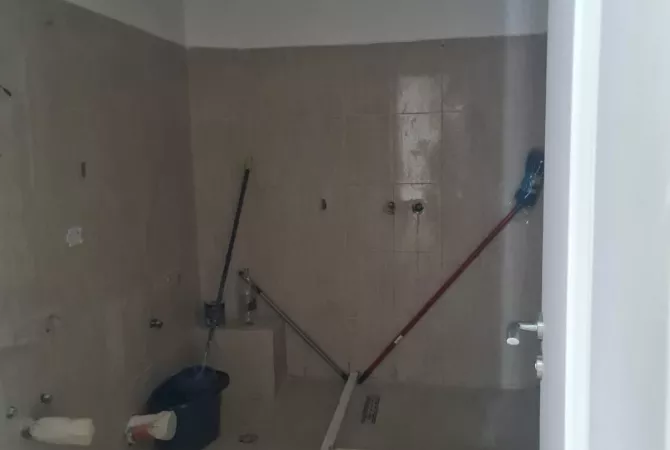 Shtepi ne shitje Apartament ne Tirane, 2+1, Mobilimi Bosh, pa mobiluar, Pagesa 155,000  Euro.