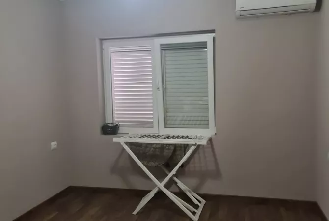 Shtepi ne shitje Apartament ne Tirane, 2+1, Mobilimi E mobiluar, Pagesa 199,500  Euro.