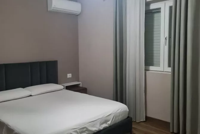 Shtepi ne shitje Apartament ne Tirane, 2+1, Mobilimi E mobiluar, Pagesa 199,500  Euro.