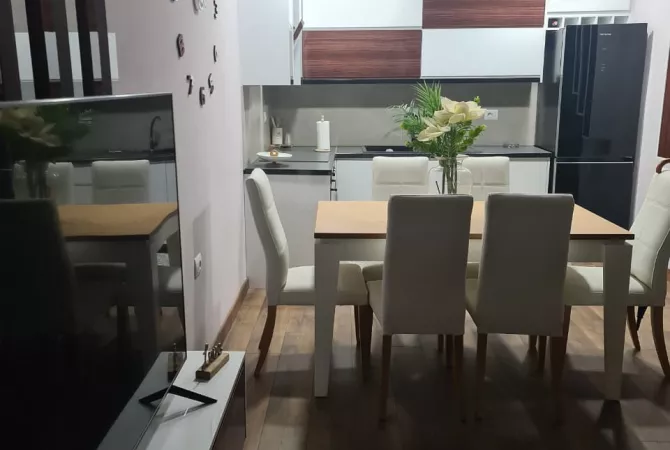 Shtepi ne shitje Apartament ne Tirane, 2+1, Mobilimi E mobiluar, Pagesa 199,500  Euro.