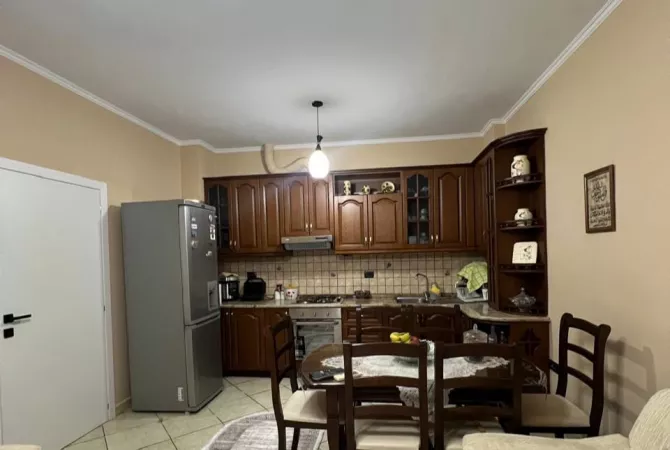 Shtepi me qera Apartament ne Tirane, 2+1, Mobilimi E mobiluar, Pagesa 500  Euro.