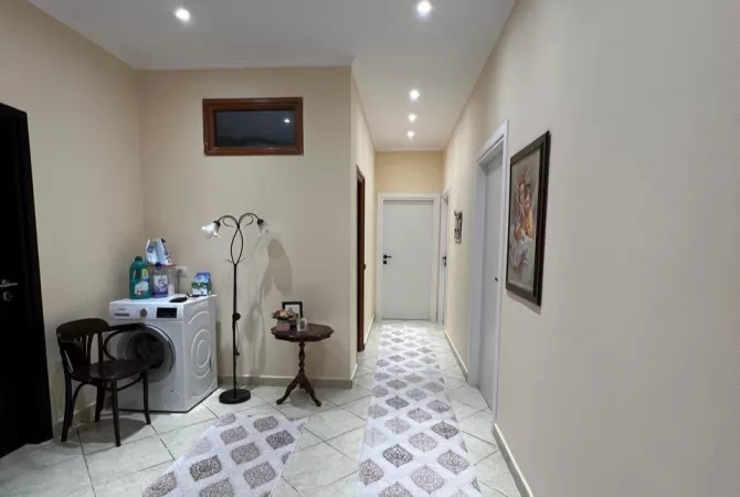 Shtepi me qera Apartament ne Tirane, 2+1, Mobilimi E mobiluar, Pagesa 500  Euro.