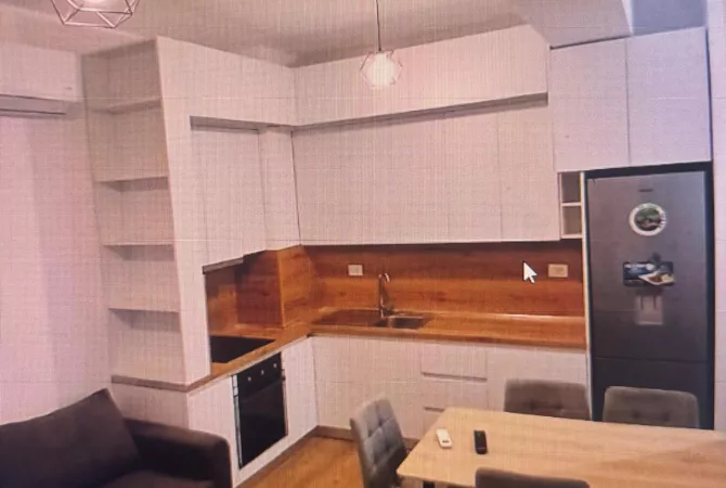 Shtepi me qera 1+1 ne Tirane - 42,000 Leke