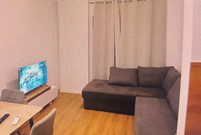 Shtepi me qera 1+1 ne Tirane - 42,000 Leke