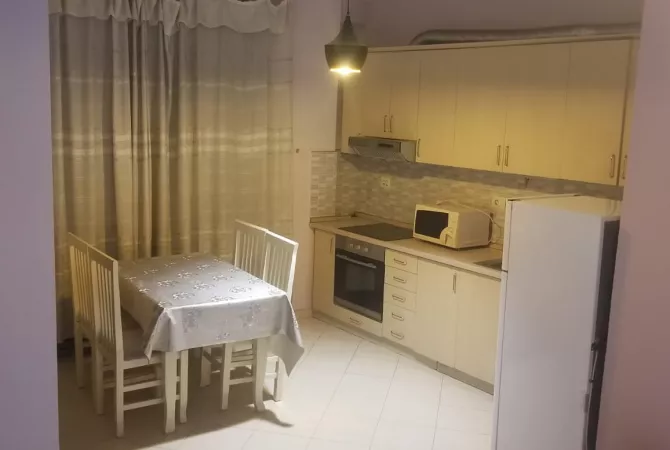 Shtepi me qera 1+1 ne Tirane - 370 Euro