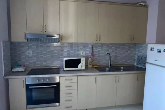 Shtepi me qera Apartament ne Tirane, 1+1, Mobilimi E mobiluar, Pagesa 370  Euro.