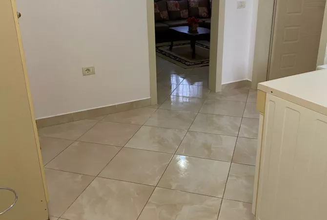 Shtepi me qera 1+1 ne Tirane - 40,000 Leke