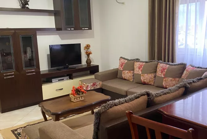 Shtepi me qera 1+1 ne Tirane - 40,000 Leke