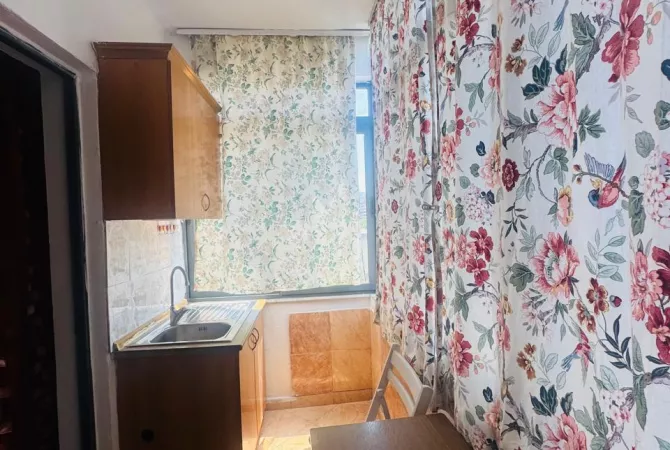 Shtepi me qera Apartament ne Tirane, 1+1, Mobilimi E mobiluar, Pagesa 45,000  Leke.