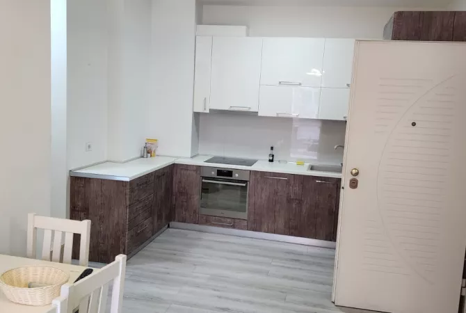 Shtepi me qera Apartament ne Tirane, 2+1, Mobilimi E mobiluar, Pagesa 700  Euro.