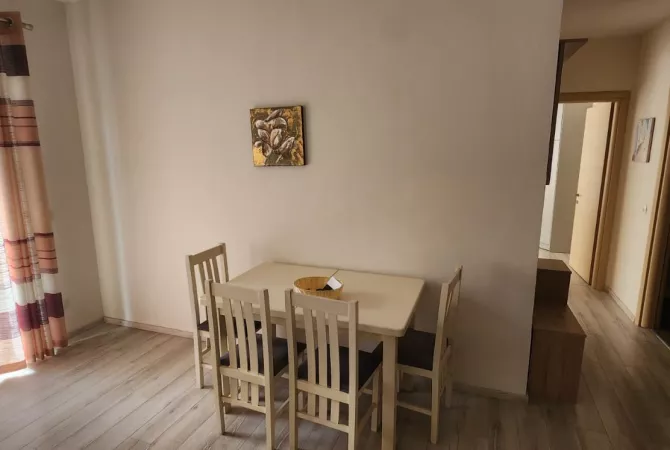 Shtepi me qera Apartament ne Tirane, 2+1, Mobilimi E mobiluar, Pagesa 700  Euro.