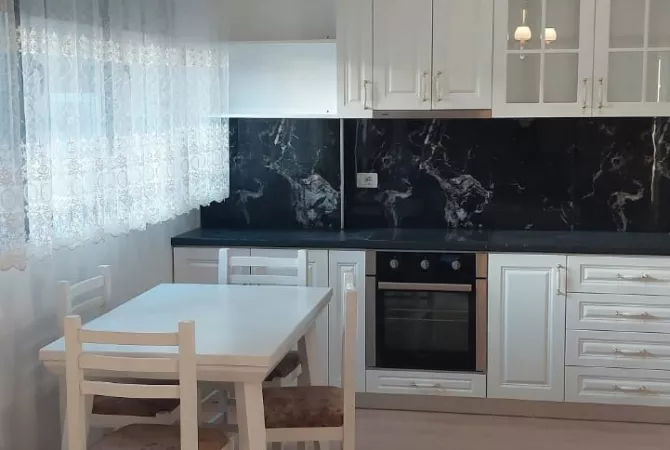 Shtepi me qera Apartament ne Tirane, 2+1, Mobilimi E mobiluar, Pagesa 650  Euro.