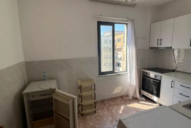 Shtepi me qera 1+1 ne Tirane - 35,000 Leke