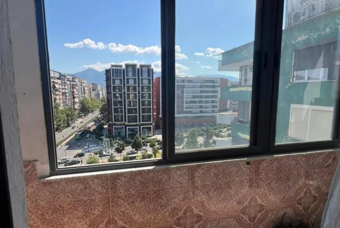Shtepi me qera Apartament ne Tirane, 1+1, Mobilimi Pjeserisht e mobiluar, Pagesa 35,000  Leke.