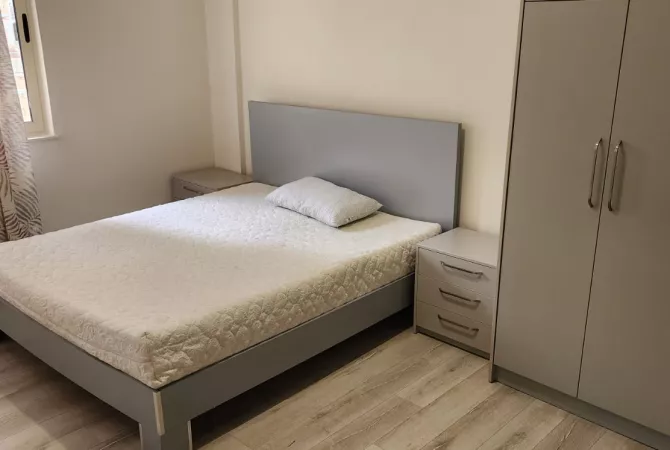 Shtepi me qera Apartament ne Tirane, 2+1, Mobilimi E mobiluar, Pagesa 700  Euro.
