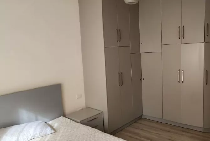 Shtepi me qera Apartament ne Tirane, 2+1, Mobilimi E mobiluar, Pagesa 700  Euro.