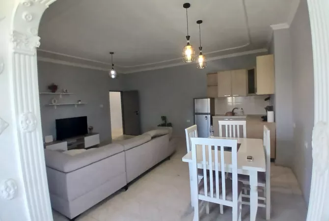 Shtepi me qera Apartament ne Tirane, 2+1, Mobilimi E mobiluar, Pagesa 550  Euro.