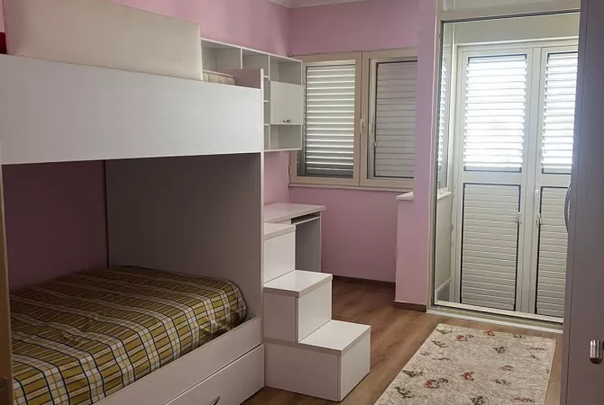 Shtepi me qera Apartament ne Tirane, 2+1, Mobilimi E mobiluar, Pagesa 65,000  Leke.