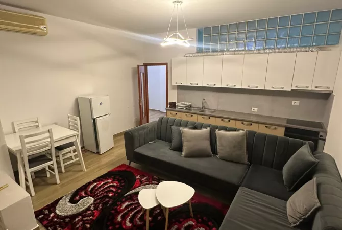 Shtepi me qera Apartament ne Tirane, 2+1, Mobilimi E mobiluar, Pagesa 600  Euro.
