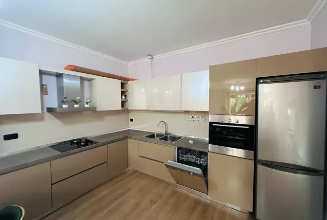 Shtepi me qera Apartament ne Tirane, 2+1, Mobilimi E mobiluar, Pagesa 650  Euro.